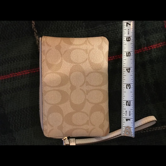 Coach wristlet - Picture 2 of 4